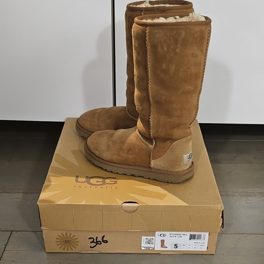 UGG Australia Tan Sheepskin Boots